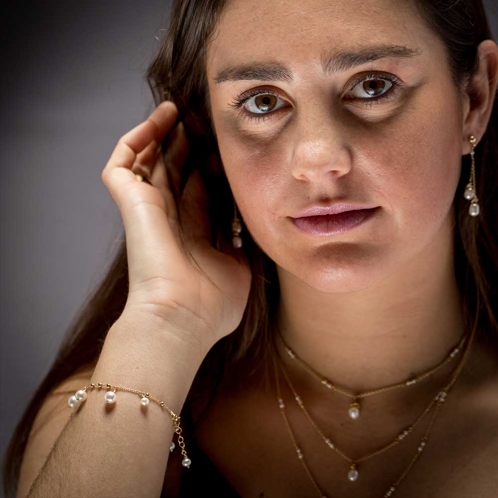 Vergulde parelarmband met enkele parels