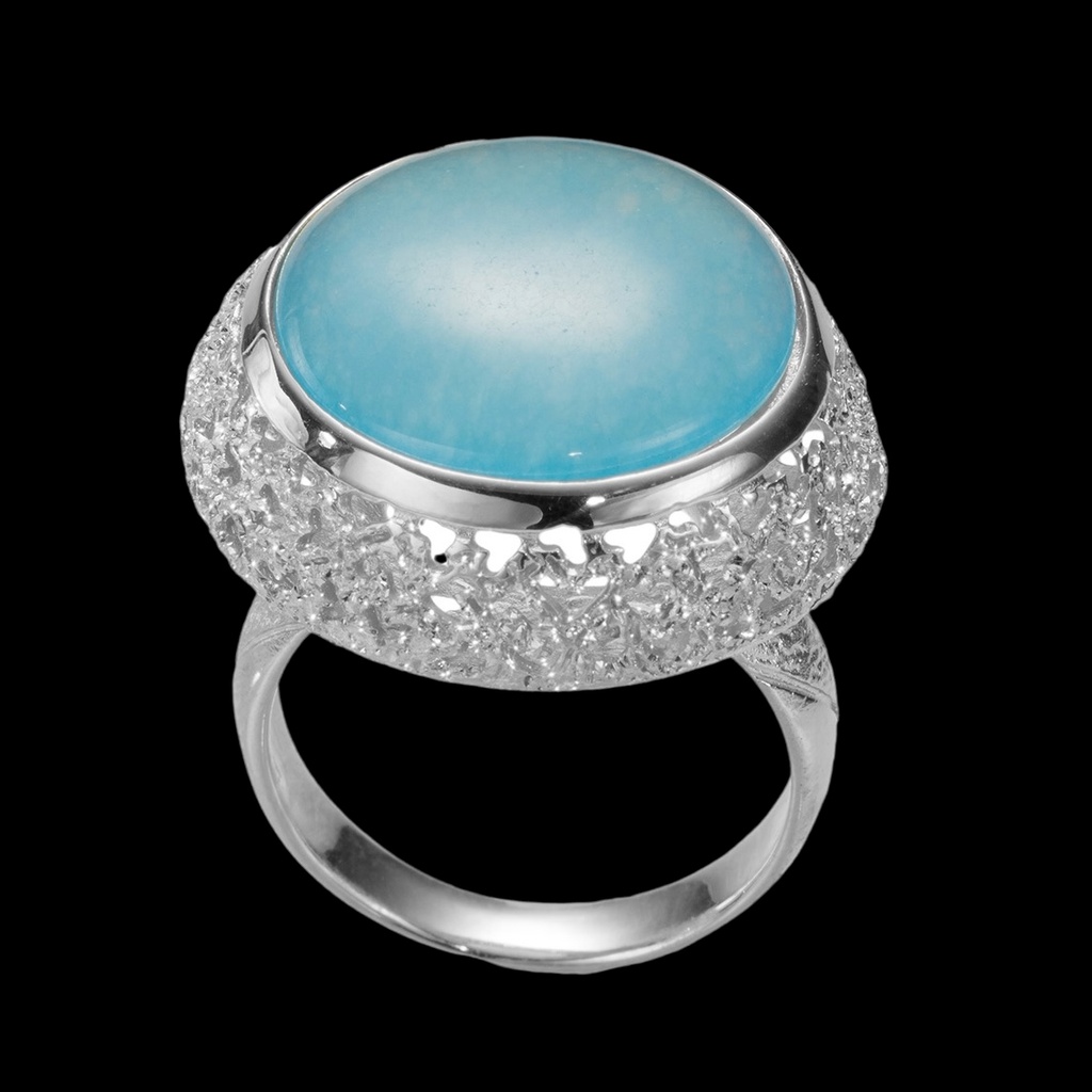 Bewerkte zilveren met een blauwe quartz steen