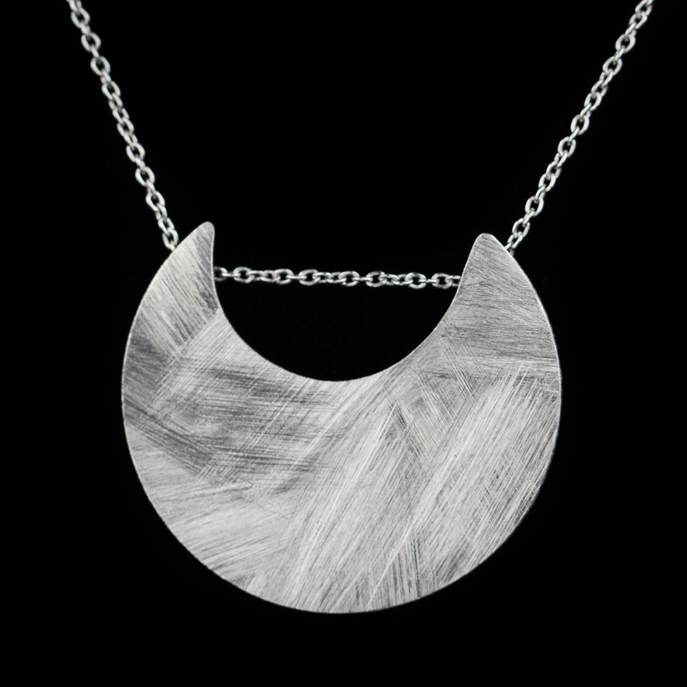 Zilveren halve maan hanger met ketting