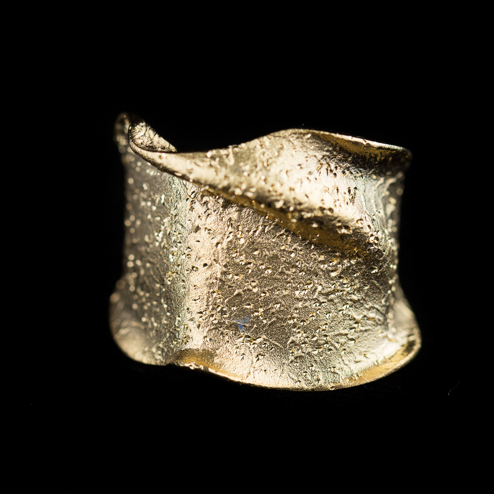 Gouden ring 18Kt, smal en gediamanteerd