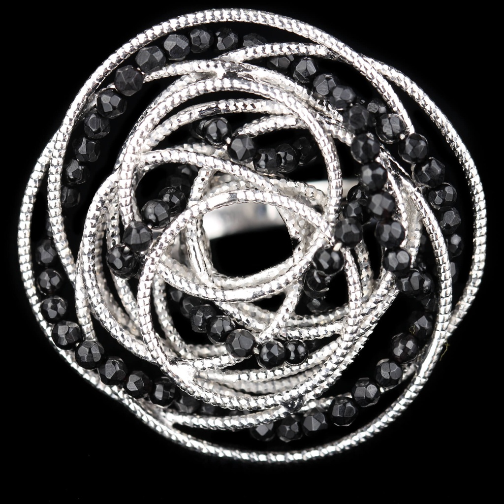 Zilveren bloemvormige ring met onyx