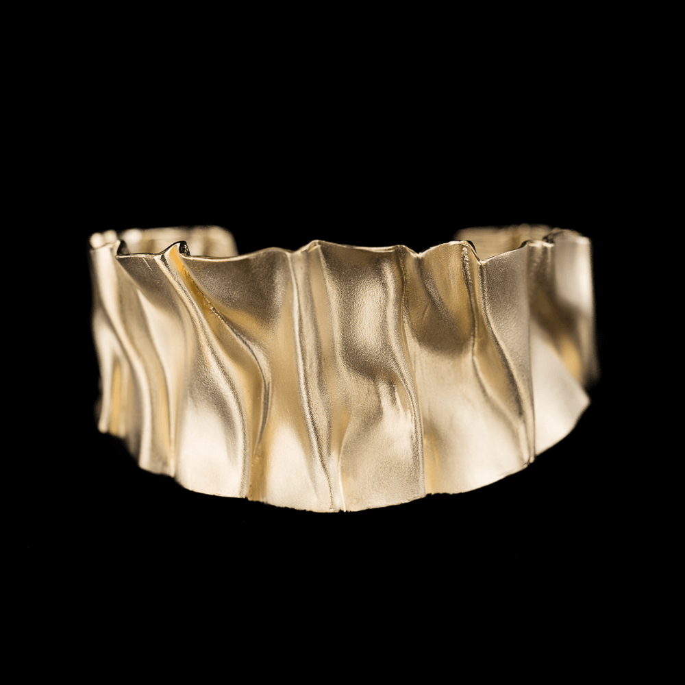 Matte plooiende en smallere armband van verguld zilver