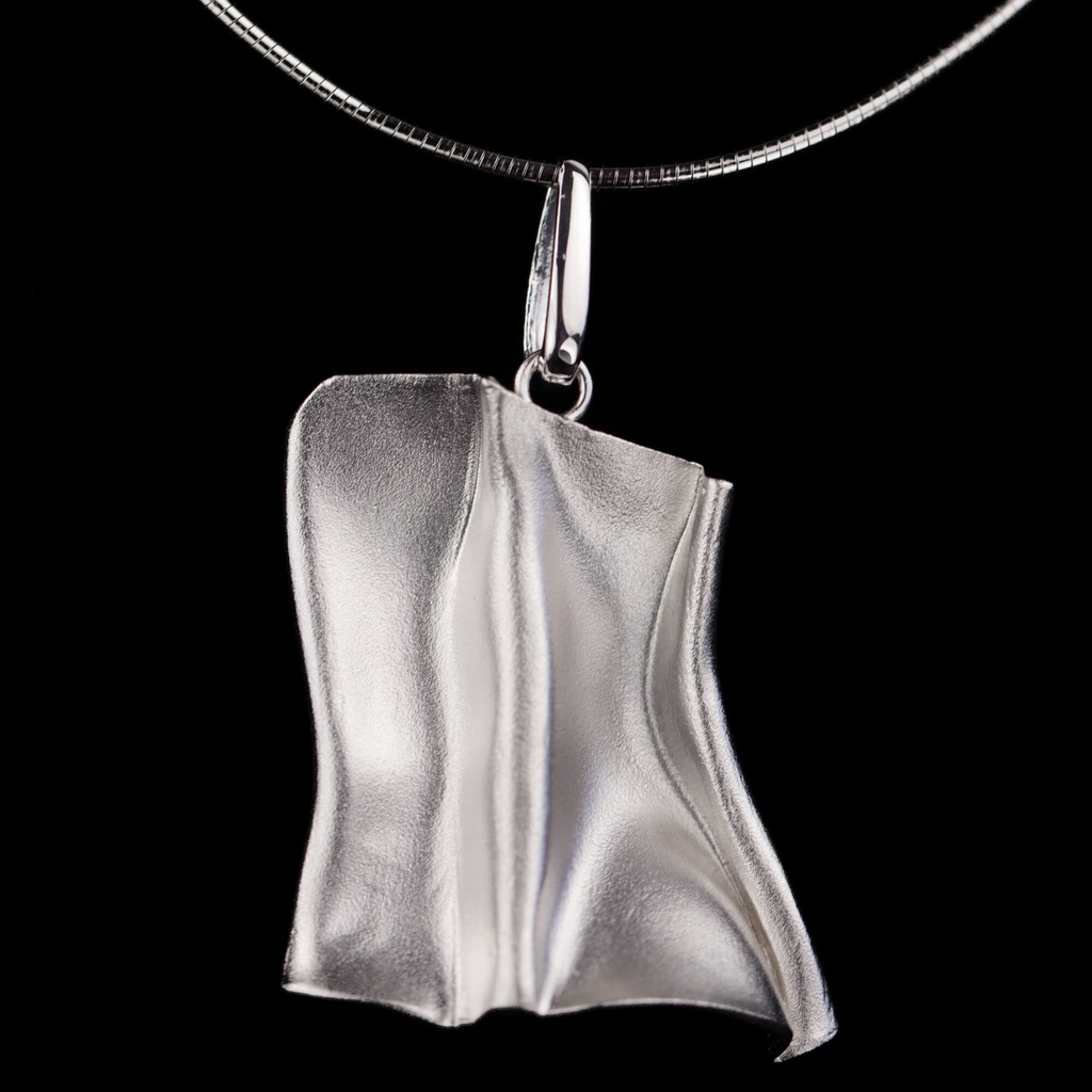 Mat plooiende hanger van zilver 'zonder ketting'