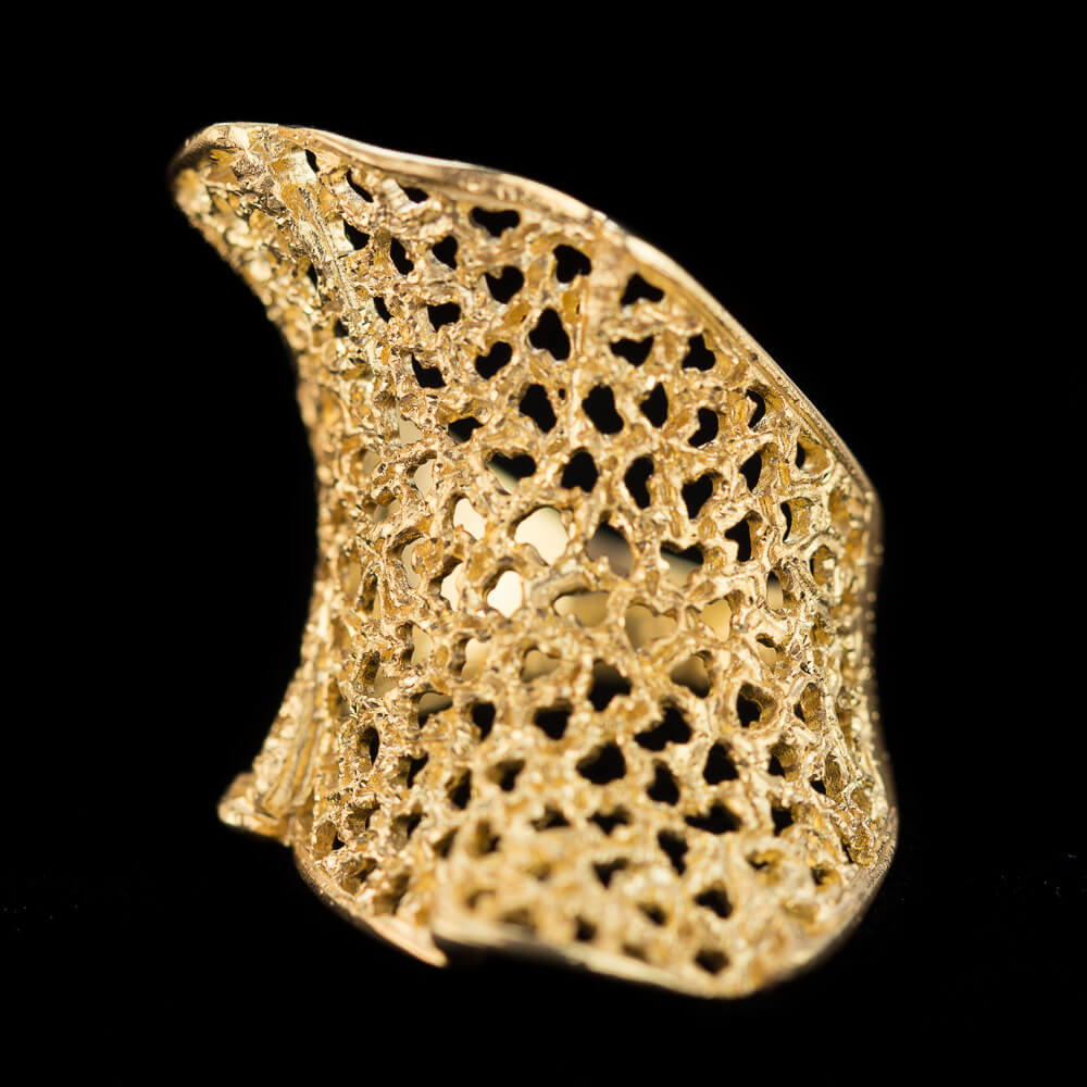 Verfijnde gouden ring, gediamanteerd met gaatjes 18Kt