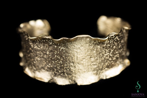 [PRE1117001G] 18kt gouden schitterende golvende slavenarmband met boordje