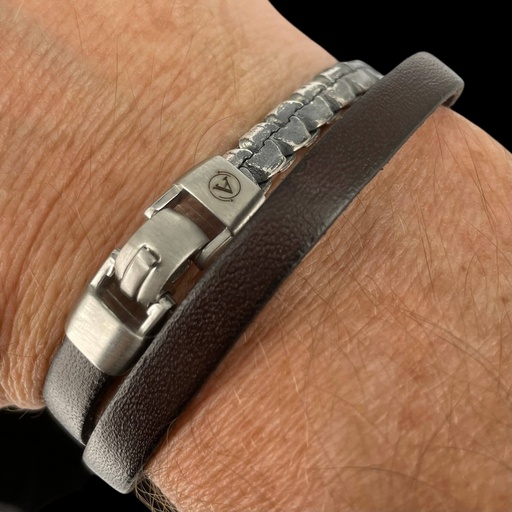 Dubbele armband met bruin leder en edelstaal
