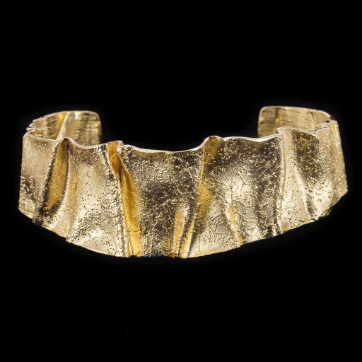 [PRE1118017G] Geplooide slavenarmband van gediamanteerd zilver verguld