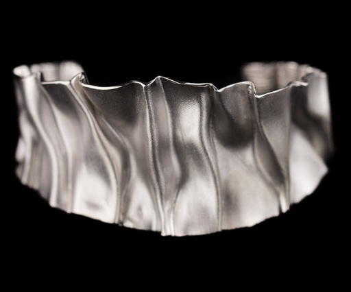 Matte plooiende en smallere armband van sterling zilver