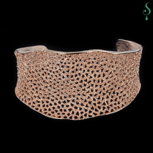 Schitterende rosé slavenarmband met bewerkte gaatjes