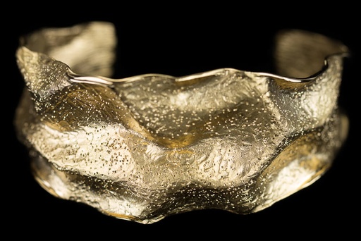 [PRE0916009] Vergulde en golvende slavenarmband met schitteringen