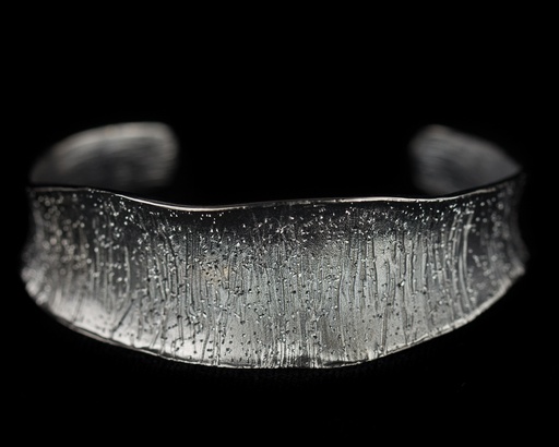 Zilvergrijze slavenarmband, mat en gediamanteerd