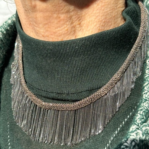 [IT0223003] Bruin en grijs collier van zilver met afhangende kettinkjes