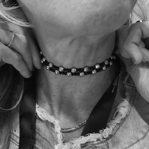 Choker van zilver en onyx bolletjes
