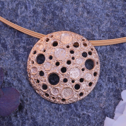 [L082003] Rosé hanger met onregelmatige schitterende gaatjes
