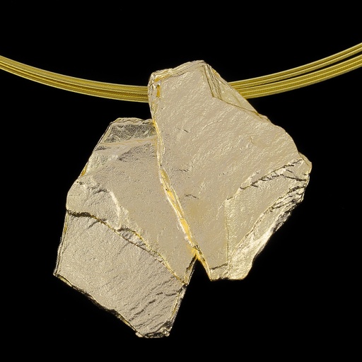 Steenvormige hanger van verguld zilver 'met ketting'