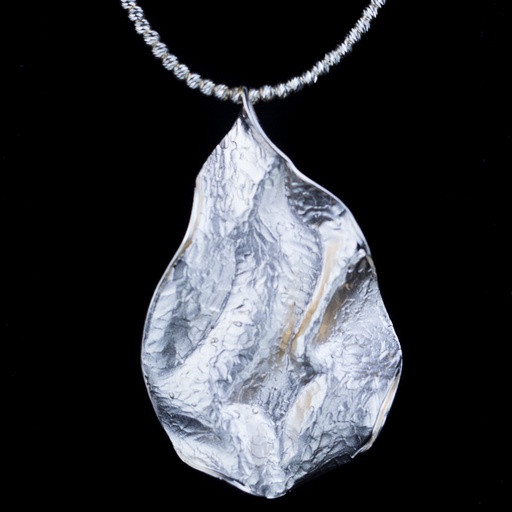 [L0319001] Zilveren en golvende bladhanger/ gediamanteerd