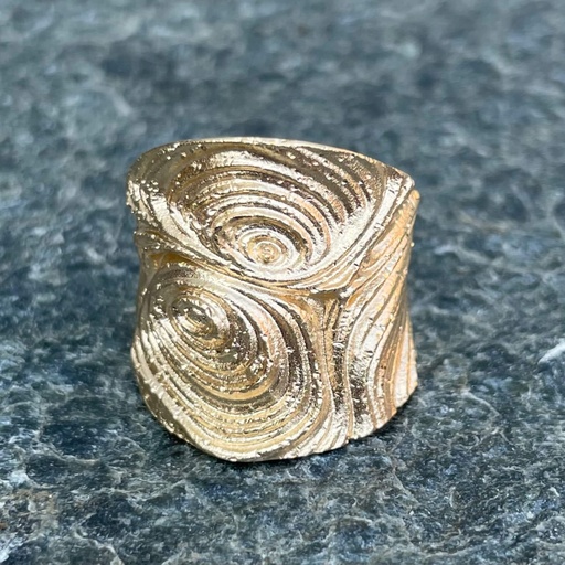 Bewerkte ring van verguld zilver