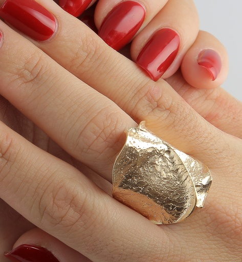 Golvende vergulde ring met schitteringen