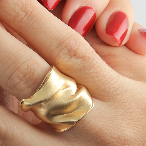 Matte plooiende vergulde zilveren ring met gepolijste rand