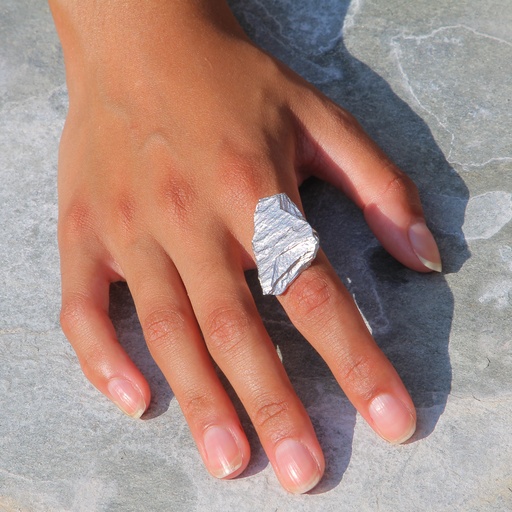Steenvormige ring van zilver