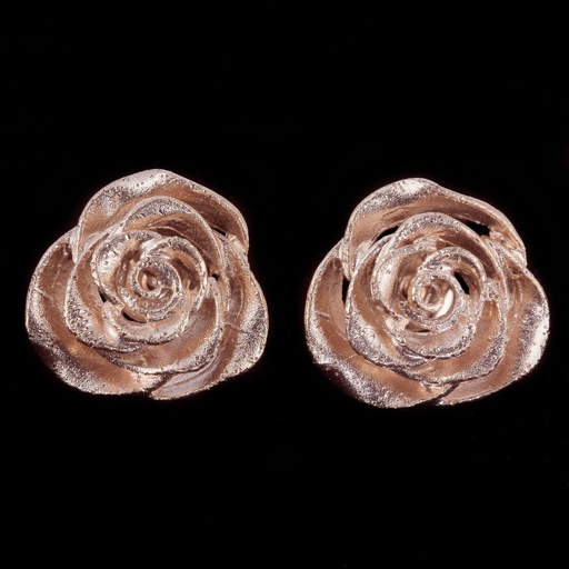 Kleine en matte rosé bloemoorbellen 